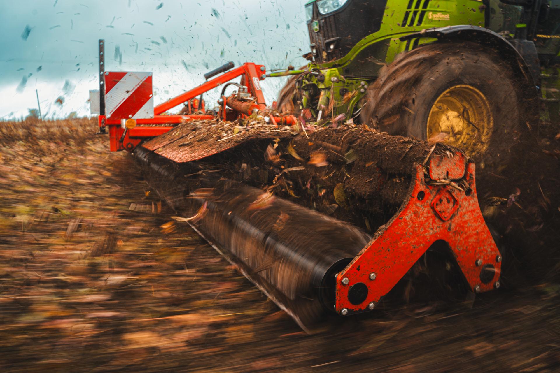 ROLLCUT Quivogne en position frontale - montage sur tracteur