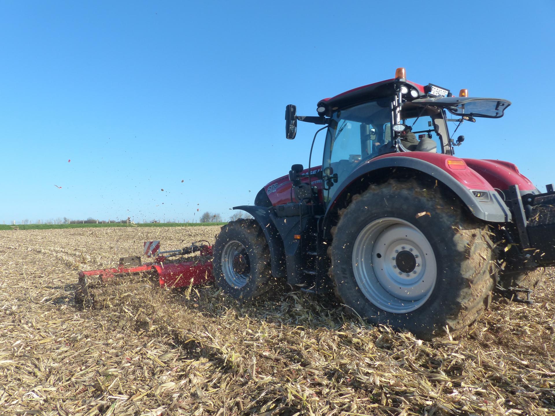 R&eacute;sidus de ma&iuml;s grain apr&egrave;s r&eacute;colte - gestion m&eacute;canique Quivogne