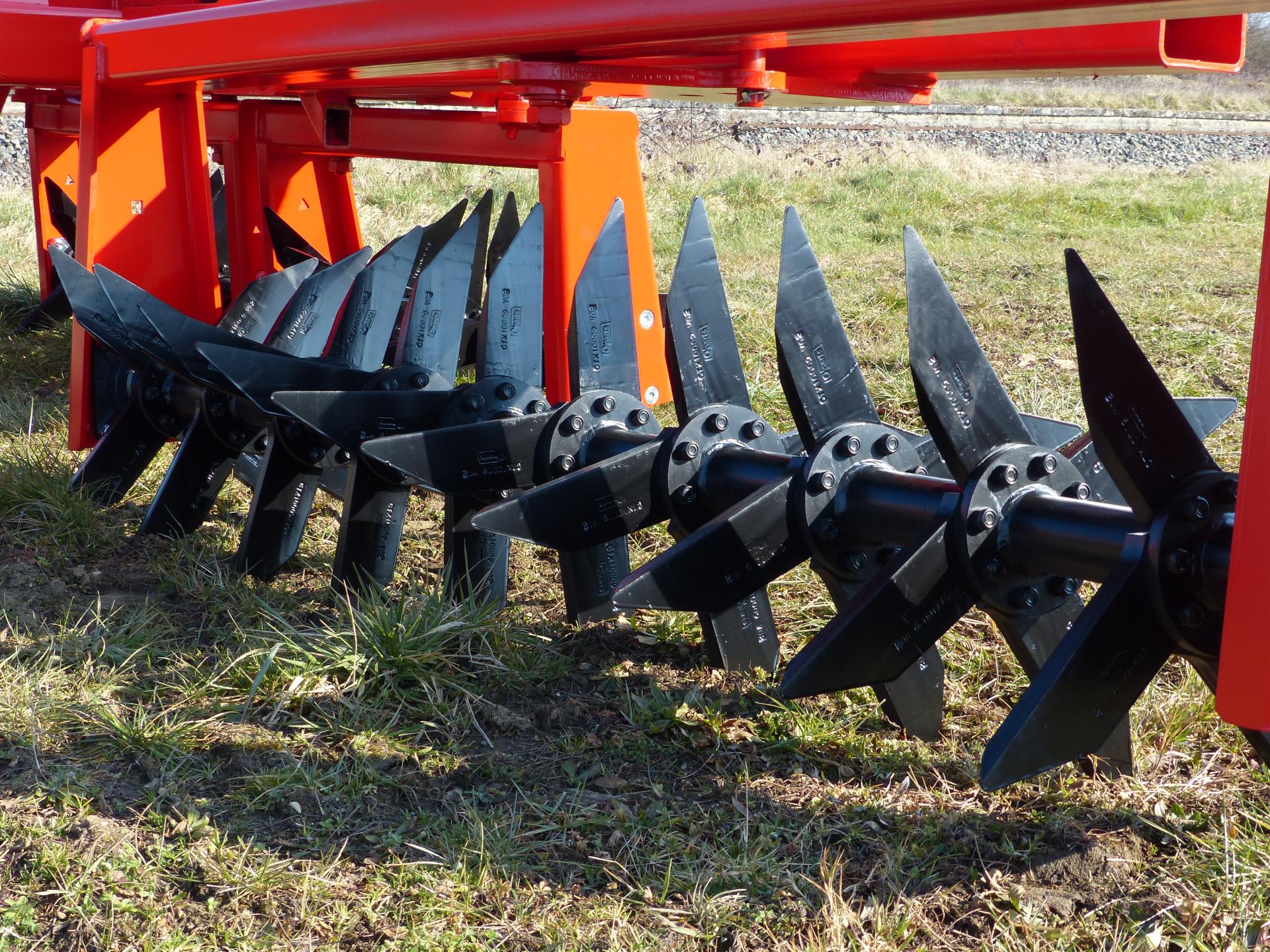 ROLL AER Quivogne - d&eacute;tail des roues &eacute;toil&eacute;es et couteaux