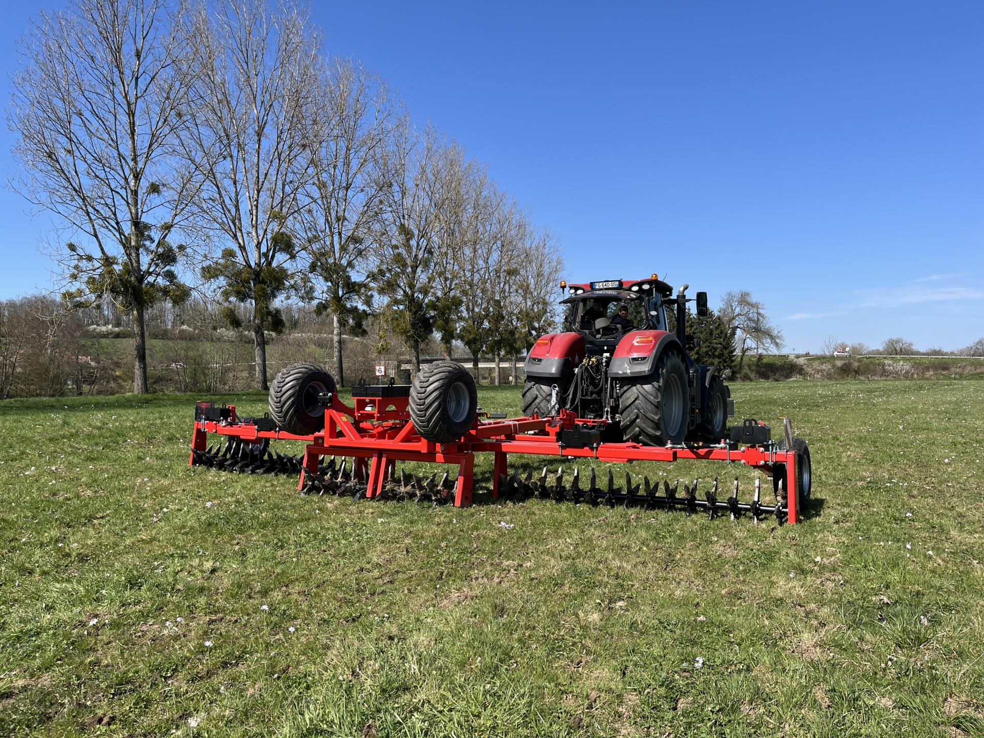 ROLL AER Quivogne - robustesse du ch&acirc;ssis sur prairie
