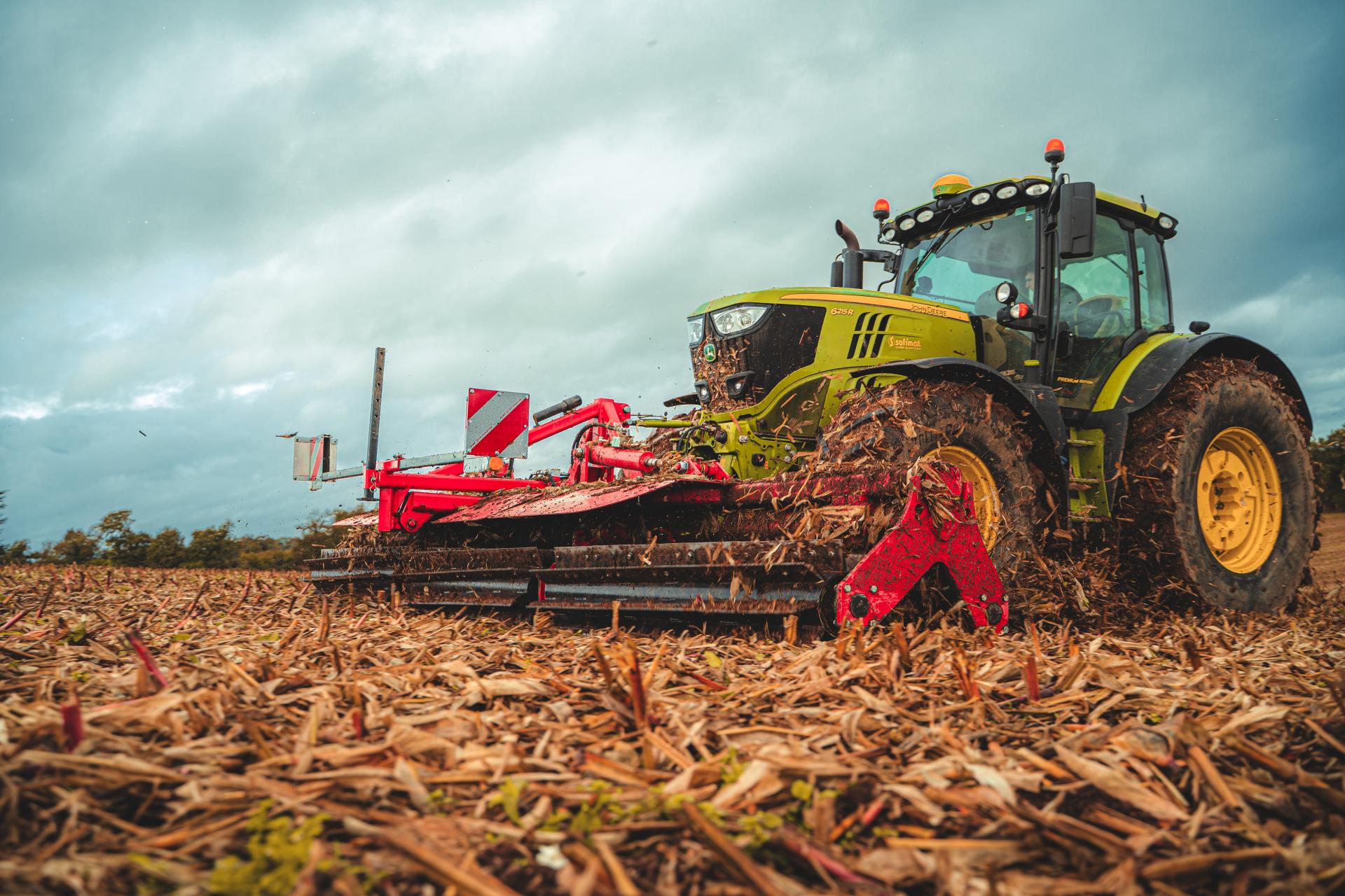 ROLLCUT Quivogne - destruction de r&eacute;sidus de ma&iuml;s en action
